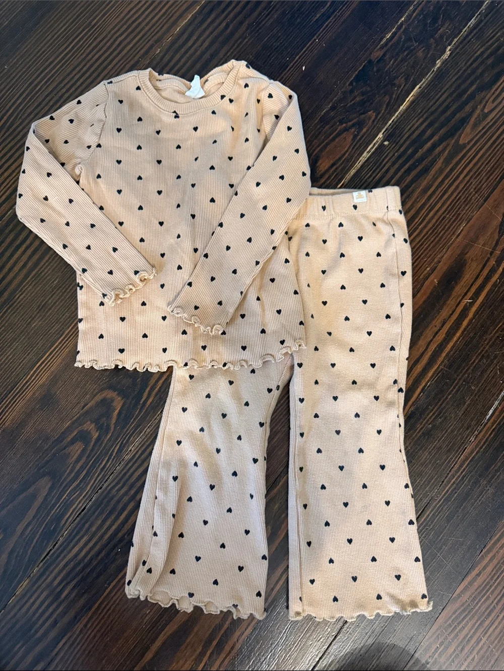 GAP Beige Ribbed Heart Set with Black Hearts